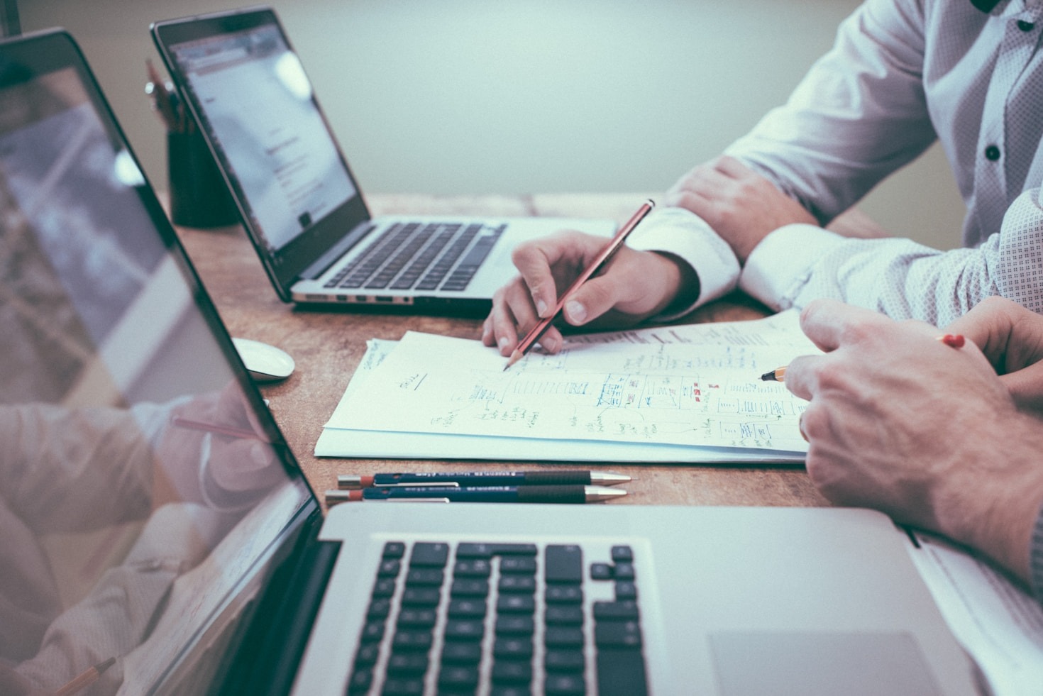 Guía para conseguir certificaciones técnicas gratis 2026